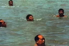 夏季防溺水，别学游泳，先学立泳图片