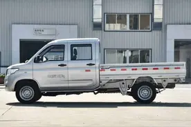 五菱荣光新卡1.8能拉3吨不？都说五菱新卡不如五菱小卡图片