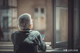 普通家庭的现状：儿女活成家族最后一代，是两代人的辛酸图片