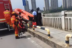 突发！因与家人发生矛盾，于都一女子跳河轻生！于都民警开展紧急救援图片