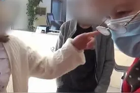 男子工地小便被一女子看到，女子要他负责，最后赔给女子3060元图片