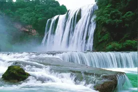 小伙在北京吃贵州烙锅，两人三百多，贵州网友吐槽：这也太贵了图片