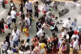 “泼水节 女生颜值越高被泼得越凶”？云南当地回应图片