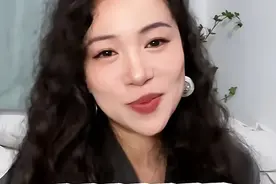 美女博主遭法国餐厅歧视，态度强硬，博主硬刚服务生，当事人回应图片