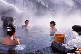 日本男女混浴不穿衣服是真的图片