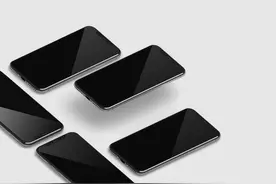 手机屏幕脏了，什么才是正确的清洁方式？酒精和纸巾都是错的图片