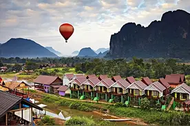 越南“地摊银行”，成捆的人民币摆在街上，难道不怕被抢吗？图片