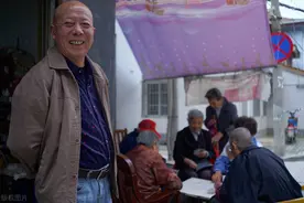 五六十岁退休后还想赚点小钱？这6种工作，就在家附近图片