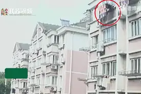 少年英雄！江苏高中生奋力拉回坠楼男孩图片