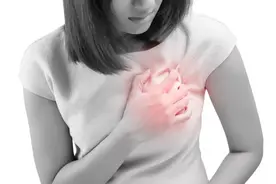 乳腺增生到底要不要治？不治疗会癌变吗？图片