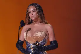 Beyoncé、Jennifer Lopez等众星身着古驰出席第65届格莱美颁奖典礼图片