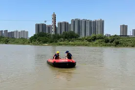 孩子们糊涂啊！七个孩子轮番将一个孩子鞋子丢进河里，孩子为捞鞋子溺亡图片