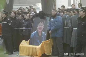 马季去世后有提议要称他为大师，侯耀文站出来说不行，他真不符合图片