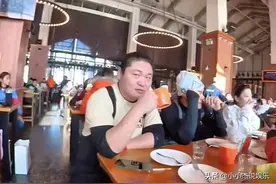 彭于晏现身吉林某度假区，网友无意拍到尴尬动作：本人比电视上帅图片