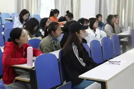 广东有一群“躺平”青年，每天在大桥下面睡觉，没道理不努力图片