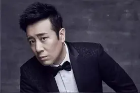 于和伟：29岁与初恋结婚，44岁与王丽坤传绯闻，50岁荣获视帝图片