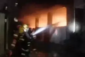 “熊孩子”往邻居屋内扔烟花引发火灾，北海消防：或涉放火罪，已移送公安部门处理！图片