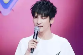 那个绯闻缠身，拒绝黄小蕾求爱的大张伟，如今过得怎么样？图片