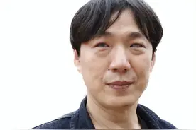 萧煌奇摘墨镜晒近照再澄清，眼睛像戴白色美瞳，呼吁：请保持善良图片