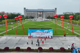 心意满满！郑州大学2023级新生正式报到，还有专车前往中学迎接学生！图片