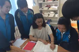 班主任朋友圈出现“翻车现场”，学生很意外：原来老师这么可爱图片