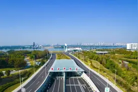 重磅！出行时间降50%！首条鱼梁洲隧道公交快线试运行图片