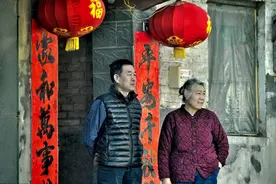 “被啃到骨髓”，底层家庭培养出博士，看似风光实则是父母在硬撑图片