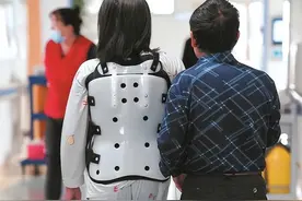 脊柱后凸有哪些症状？应该怎样诊断和治疗呢？图片