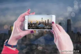 手机拍照时，记得打开这2个小机关，拍出来的照片清晰又唯美！图片