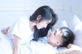 年过40的中年女人情感经历：男人跟你姐弟恋，真实的目的只有一个图片