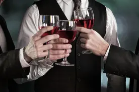 两个王宁，两个33岁亿万富豪图片