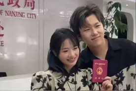 小鱼海棠官宣结婚，女方小腹隆起疑似怀孕，男方长相酷似洪世贤图片