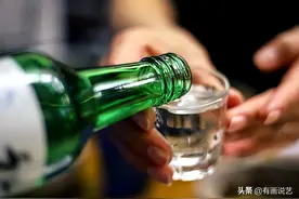 人品好不好，喝顿酒就能看出来，“喝酒三不交”，多留个心眼吧图片