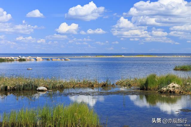 内蒙古阴山位于自治区呼和浩特市,是一个以自然景观为主题的旅游景区