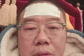 45岁涂磊新冠病情加重，反复高烧全身通红，卧床不起勉强睁眼图片