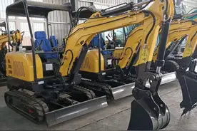 小型挖掘机在解放劳动力方面做得很是出色图片