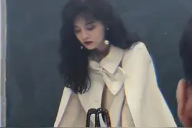 安徽一女教师走红，复古打扮宛若“司藤”，却被质疑“目的不纯”图片