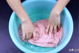 晚上睡觉前在卧室挂一条湿毛巾，到底有什么用途？看完涨知识了图片