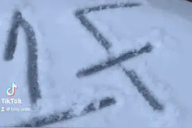 独居女孩在自家门口发现神秘标记，TikTok网友急呼：危险快跑图片