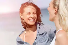 英语口语horse laugh，翻译成“马笑”，就被老外嘲笑了图片