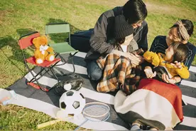 多带孩子参加户外运动，有益于孩子快乐成长图片