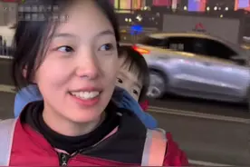 女子带俩娃摆摊后续：已收30万捐款，本人回应，公公有暴力倾向图片