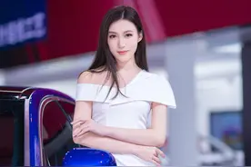 车展车模：七七图片