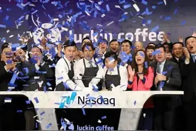 瑞幸咖啡门店数超越星巴克，业绩即将扭亏为盈，已成功复活图片