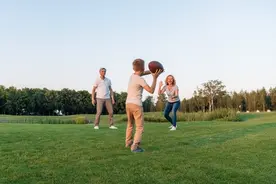 孩子发烧，先别急着喂退烧药，记住这4个立竿见影的退烧方法图片