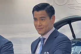 41岁的油腻彭于晏，时代抛弃你，不会打一声招呼！图片