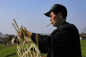 毛康达 中国老人踏竹飞行，在10米高空如履平地，现实版卧虎藏龙图片