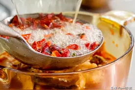 餐厅14年销售金牌菜品，重庆水煮鱼独特做法，麻辣鲜香鱼肉嫩滑图片