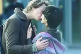 这场接吻比赛你会气愤，这些人这样做让国人感到羞耻，外国人嘲笑图片