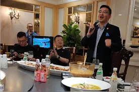 陈光标：跨越时空与“雷锋”对话图片